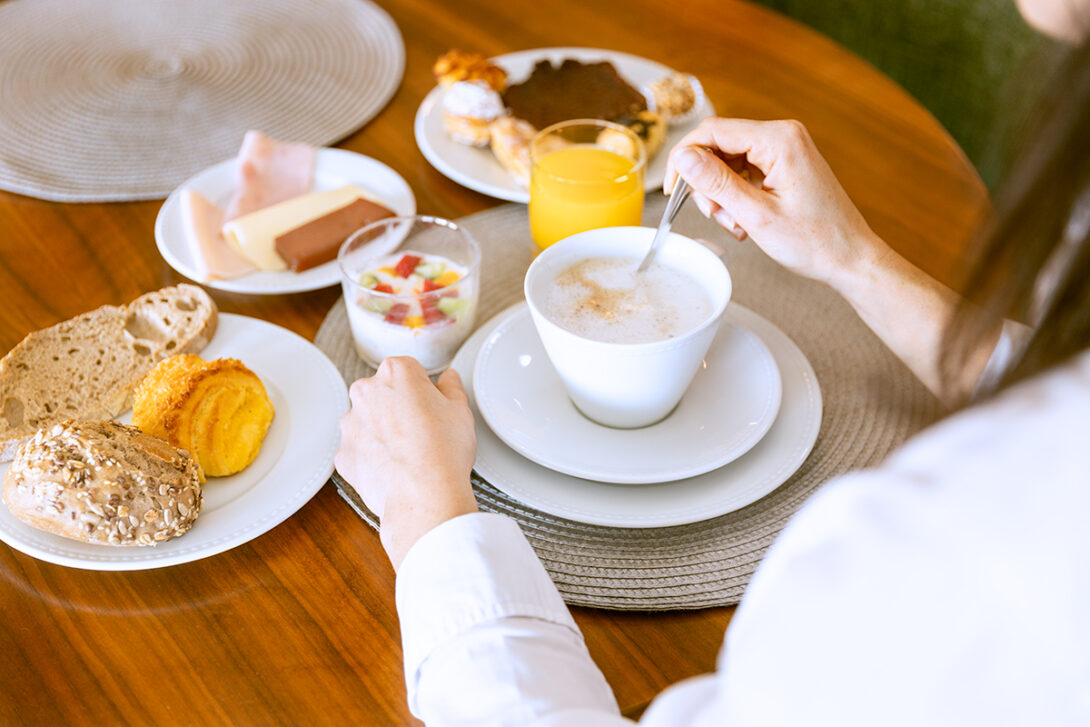 fotografia de pequeno-almoço de hotel
